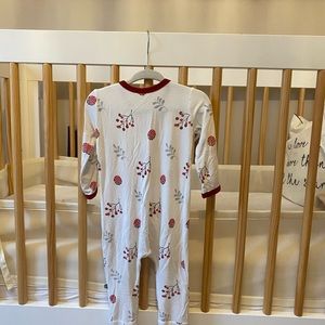 Kyte Baby Holly Berry size 6-12 months